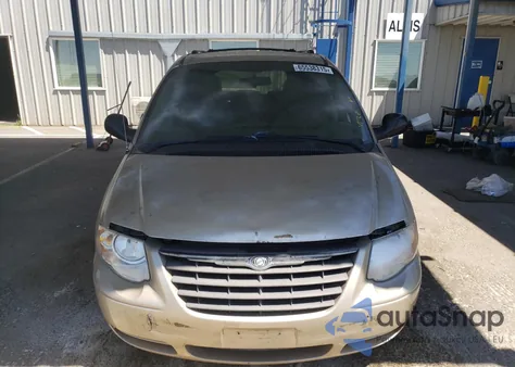 2005 Chrysler Town & Country Touring из США, поврежденный, VIN 2C4GP54L85R351697